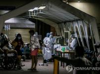 위기의 필리핀 의료진…코로나19로 최소 12명 사망·테러당해